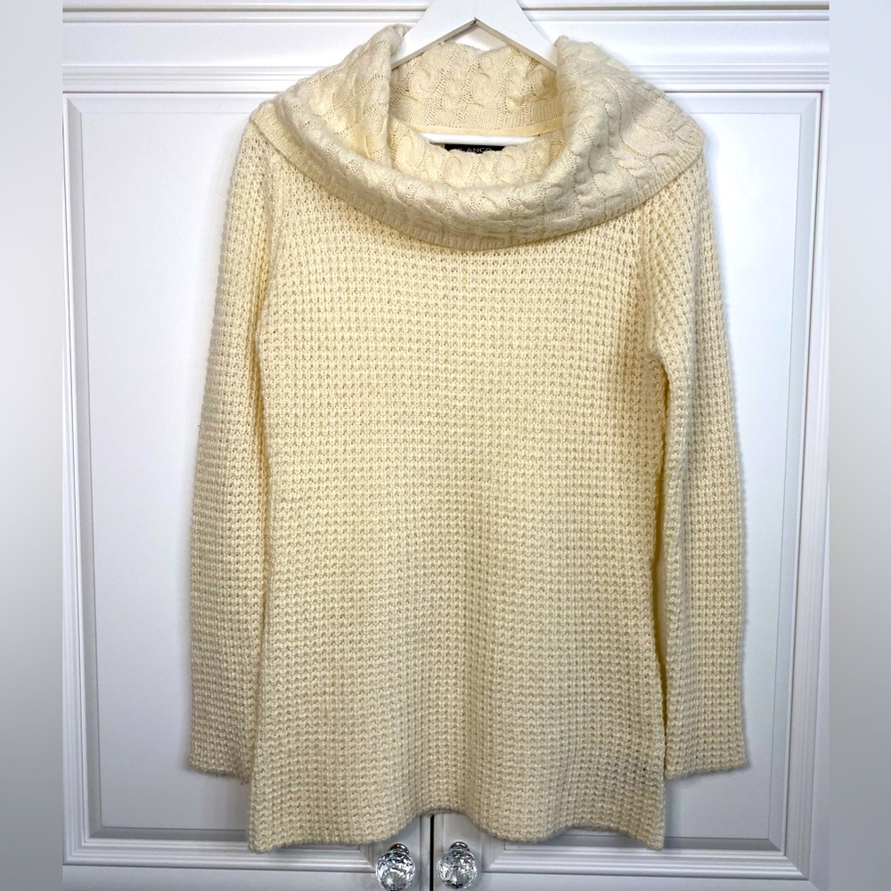 EUC Ilanco Women’s Medium Relaxed Fit Cowl Neck Sweater Cream Colour